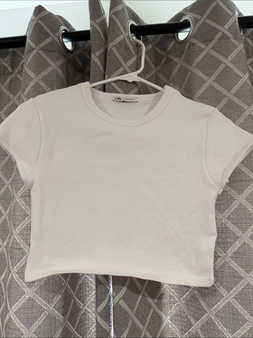 Zara Off-White Short Sleeve Crop Top